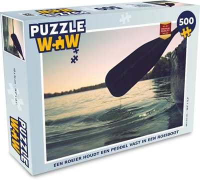 Puzzel Een roeier houdt een peddel vast in een roeiboot - Legpuzzel - Puzzel 500 stukjes