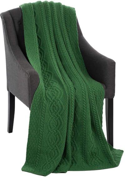 Luxe Dara 100% Merino Wol Kabel Knit Ierse Aran Gooien/Deken in Natuurlijke/Groen/Grijs kleur door 69 x 44 inch