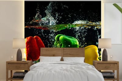 Behang - Fotobehang Paprika - Groente - Water - Zwart - Rood - Groen - Geel - Breedte 240 cm x hoogte 240 cm