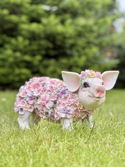 Bloemen varken 18 cm hoog - varken - dierenbeeld - polyester - fleurig - lief - lente - zomer - decoratie - interieurdecoratie - tuindecoratie - cadeau - geschenk - voor haar - Moederdag - Vaderdag - Verjaardag - Nieuwjaar - Kerst - Pasen