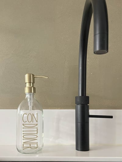 BBBLS® Design Dispenser "Conditioner" | Transparant Glas | 500ml | RVS / Metaal Pomp Goud | Zeeppomp | Zeepdispenser | Zeephouder