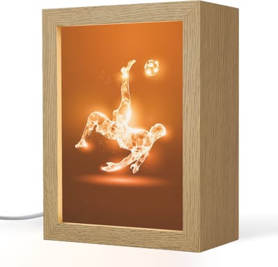 Nachtlampje 15x20 cm - Kinder lampje - Voetballer - Oranje - Voetbal - Omhaal - Tafellamp kinderkamer - Slaapkamer lamp - Bedlamp kinderen - Kinderlampje stopcontact - Wandlamp babykamer - Nachtlampjes