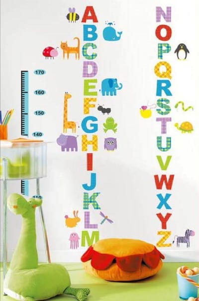 Muurstickers met groeimeter voor kinderen, alfabet en dieren.