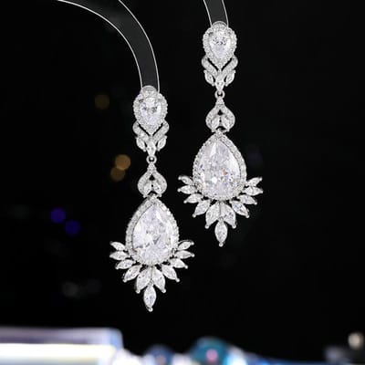 Dames Licht Luxe Design Elegante Ingezette Zirkoon Lange Waterdruppel Oorbellen Modieuze En Veelzijdige Niche Design Oorbellen gray