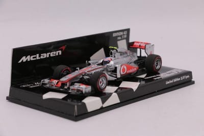 1:43 Diecast modelauto Vodafone McLaren Mercedes MP4-26 #4 2011 GP Canada Jenson Button 2511pcs Minichamps
