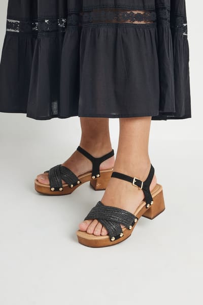 Yours Sandalen Met Plateauzool En Gekruiste Bandjes In Een Brede Pasvorm In Zwartsize 37E