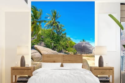 Behang - Fotobehang Strand - Tropisch - Zee - Planten - Breedte 195 cm x hoogte 260 cm