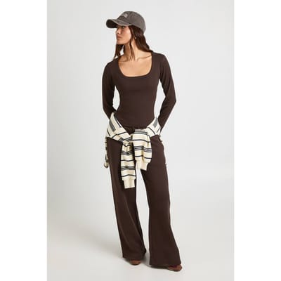 boohoo Dames Trainingsset Met Top Met Ronde Hals En Lange Mouwen En Rechte Joggingbroek | Chocoladebruin | Maat: XL