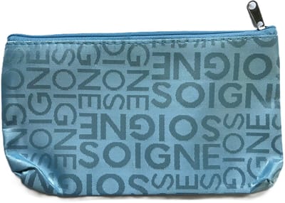 Klein make-up tasje / toilettasje / organizer / etui - licht blauw - mat met glanzende woorden SOIGNE - met rits - waterafstotend - afmeting 18,5 x 10,5 x 2 centimeter