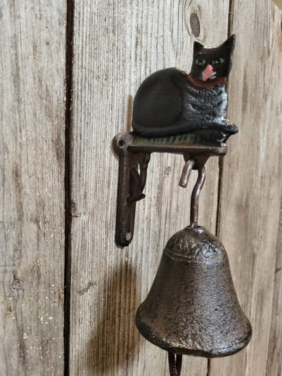 Landelijke Gietijzer Deurbel Gong met Zwarte Kat (klein 18 cm)