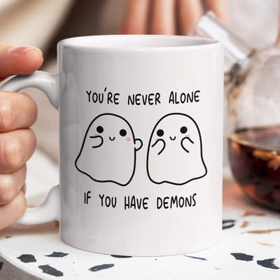 Creasowl® Spookjes Demons Koffiemok 325 ml – Grappige Quote Theemok – Witte Keramische Mok met Tekst – Cadeau met Humor - Koffiebeker - Theebeker