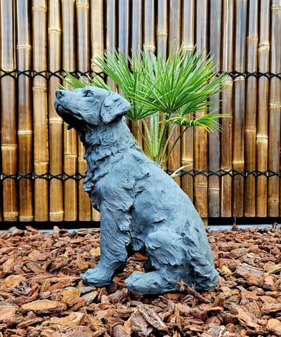 Tuinbeeld Hond voor Buiten - Dierenbeeld – Donker Decoratie Beeld voor Binnen en Buiten – Herdenking Hond - 46cm Hoog