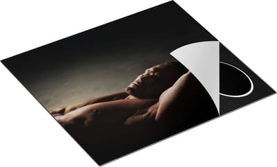 Chefcare Inductie Beschermer Sexy Gespierde Man in Bed - Erotiek - 60x50 cm - Afdekplaat Inductie - Kookplaat Beschermer - Inductie Mat