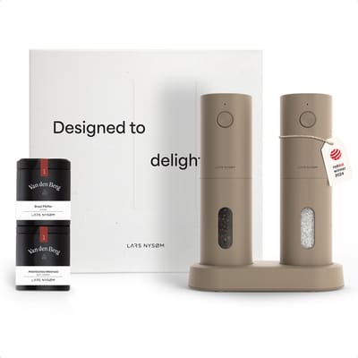 LARS NYSØM LARS NYSØM Elektrische kruidenmolens & specerijen geschenkset - Zout- en pepermolenset met 2 hoogwaardige kruidenpotjes (zout, peper) - Mooie geschenkverpakking (Taupe Brown)