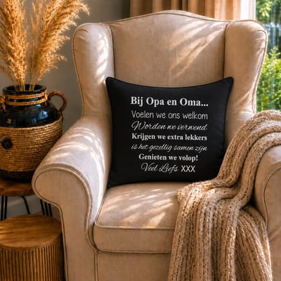 Kussenhoes Kussen met tekst bedrukt cadeau | Regels voor Bij Opa en Oma Thuis | zwart met opdruk wit | 50x50 cm | vaderdag verjaardag opa man feestdagen sinterklaas kerstmis hoera jullie worden grootouders zwangerschapsaankondiging