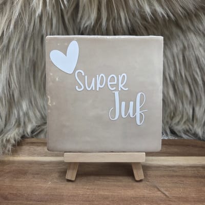 Robuust Wenstegeltje – Super Juf – Cadeau einde schooljaar, Juffendag, afscheid of zomaar – Trendy nu – Wanddecoratie – Sfeervol en Persoonlijk – Zomaar - Incl standaard - Ingepakt cadeauverpakking