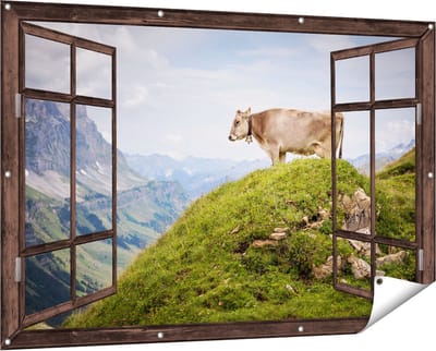 Gards Tuinposter Doorkijk Koe in de Bergen - 150x100 cm - Tuindoek - Tuindecoratie - Wanddecoratie buiten - Tuinschilderij