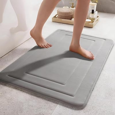 Dailygoods- Badmat Antislip - Traagschuim - Absorberend - Wasbaar - 40 x 60 cm - Lichtgrijs - Comfortabel en veilig - Badkamermat