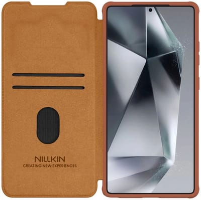 Nillkin Qin Pro Hoesje Geschikt voor Samsung Galaxy S25 - Book Case met Camera Slider - Ruimte voor Twee Pasjes Bruin