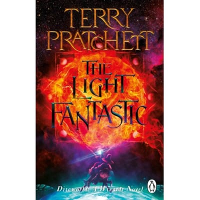The Light Fantastic door Terry Pratchett Paperback Boek 9781804990254