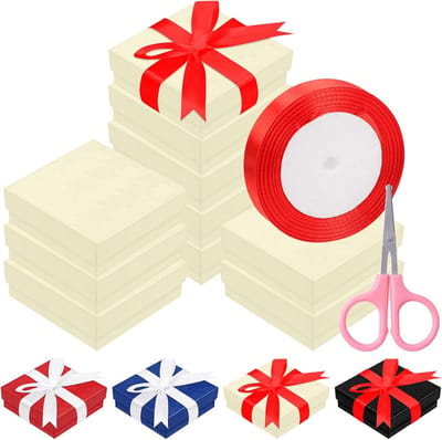 SnelShoppen - 12 Stuks Bruine Kartonnen Sieraden Cadeau Dozen 9x9x3cm met Satijnen Lint en Schaar - Perfect voor Ringen, Oorbellen, Kettingen, Armband