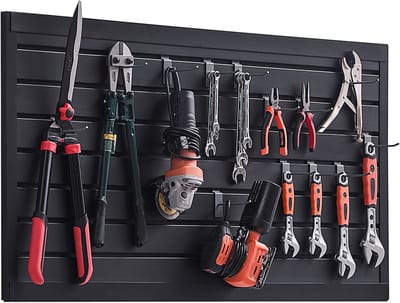 VEVOR Lamellenwandpanelen, 2 x 4 ft, PVC-Garagelamellenwand met Modulair Ontwerp, Zwarte Lamellenwand, Eenvoudig te Installeren, Verstelbaar Lamellenwandpaneel met Koppelingsstructuur en Doe-Het-Zelf-Snijwerk, Geschikt voor Opslag en Presentatie