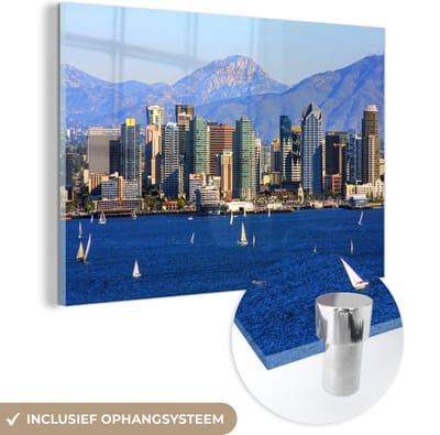 ® Glasschilderij 180x120 cm - Schilderij acrylglas - San Diego - Bergen - Boten - Foto op glas - Muurdecoratie woonkamer - Wanddecoratie slaapkamer - Schilderijen