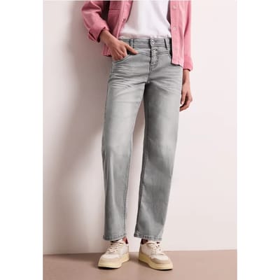 Mid Waist straight leg jeans in casual fit