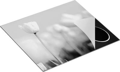 Chefcare Inductie Beschermer Witte Tulpen - Bloemen - Zwart Wit - 60x50 cm - Afdekplaat Inductie - Kookplaat Beschermer - Inductie Mat