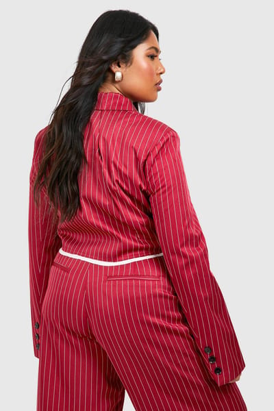 boohoo Dames Plus Ruwe Zoom Streepjes Cropped Blazer | Kersen | Maat: 44