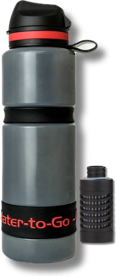 Waterfilter Fles 75cl Rood – Outdoor Waterfilter – Verwijdert 99,9999% Bacteriën en Virussen – Filtert PFAS, Microplastics en Zware Metalen – Veilig Drinkwater in Buitenland, Reizen, Survival en Noodsituaties – BPA Vrij – Filter tot 200 Liter