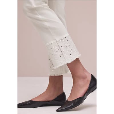 Jeans met flared pijpen en decoratieve zoom