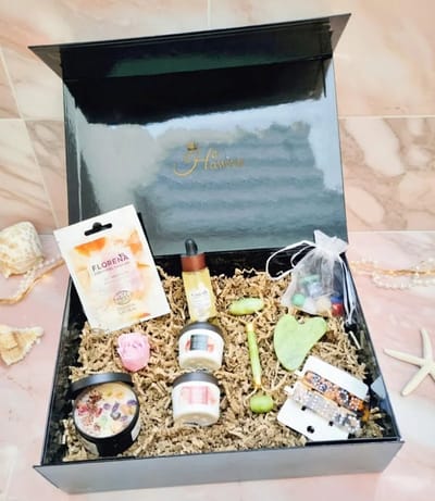 Huidverzorging geschenkset 24 stuks - Hawsaz.nl Cadeau - Edelsteen gerukaars vanille - Serum - Masker - Massage - Gezichtsroller - Geschenksets - Cadeausets voor dames - Verwenpakket - Geschenkset - Luxe Cadeaupakket - verzorgingsproducten