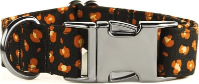 Awesome Paws halsband hond - Honden Halsband Oranje bloemetjes gespikkeld op zwart - Handmade | Maat L