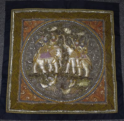 ZoeZo Design - Wandkleed - wanddoek - Burma - Myanmar - handgemaakt - Oosters wandkleed - goud - kraaltjes - met insteekzoom - 91 x 91 cm