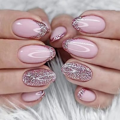 24 Stuks Korte Amandel en Ovale Kunstnagels - Roze Glanzende Valse Vingernagels met Glitterdesign