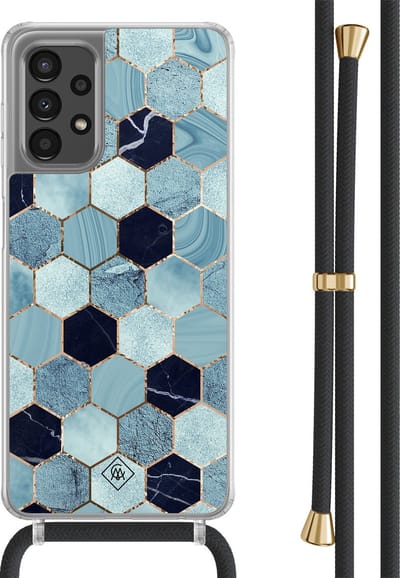 Casimoda® hoesje met zwart koord - Geschikt voor Samsung A13 4G - Blue Cubes - Afneembaar koord - TPU/polycarbonaat - Blauw