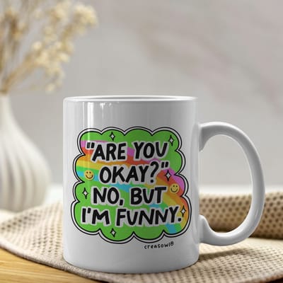 Creasowl® Are You Okay? No, But I Am Funny Mok – Keramische Witte Koffiemok 330ml - Grappige Quote - Humor Cadeau voor Vrienden, Familie & Collega’s - Koffie & Thee Mok