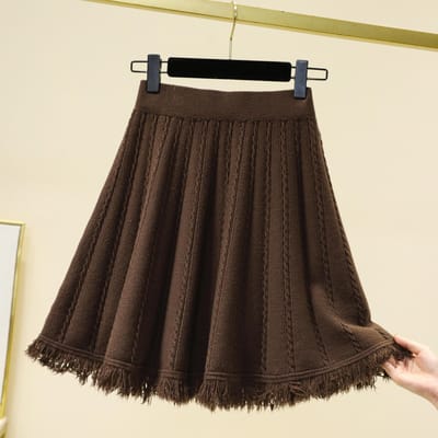 Grote maat dames winterrok met elastische hoge taille, afslankende A-lijn rok die buik en een verjongend effect accentueert. Gebreide halflange rok. 4XL black