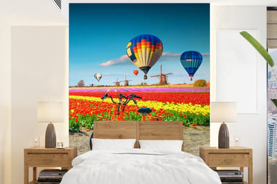 Behang - Fotobehang Luchtballon - Oranje - Tulpen - Breedte 195 cm x hoogte 260 cm