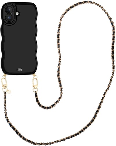 xoxo Wildhearts Glossy Wavy Cord Case Black - Geschikt voor iPhone 17 - Classic Chain - Lang koord - Glimmend telefoonhoesje met golven - Hoesje met koord - Zwart met gouden ketting - Telefoonkoord - Lange variant koord