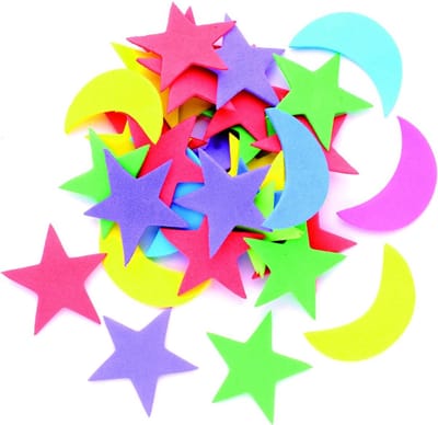 Hobby foam vormen - sterrenhemel - maantjes en sterren gekleurd - 240x stuks - 3-4 cm - Knutselen artikelen - zelfklevend