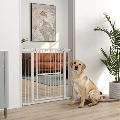 MIVRAY Hondenhek – Verstelbaar 76-104 Cm – Staal – Wit – Voor Deuropeningen En Trappen – 94 Cm Hoog Met Dubbel Sluitsysteem