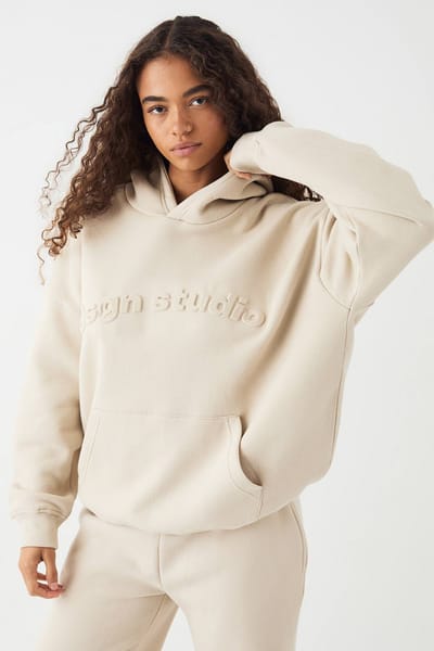 Dames DSGN Studio Relief Oversized Hoodie | Stone | Maat: XS