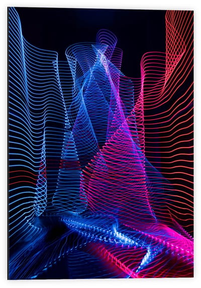 Dibond - Abstracte Blauw met Roze Lichtgevende Strepen - 40x60cm Foto op Aluminium (Wanddecoratie van metaal)