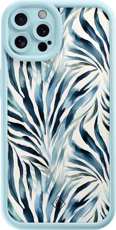 Casimoda® hoesje - Geschikt voor iPhone 12 Pro - Japandi Waves - Effen telefoonhoesje met lensbescherming - TPU - Backcover - Blauw