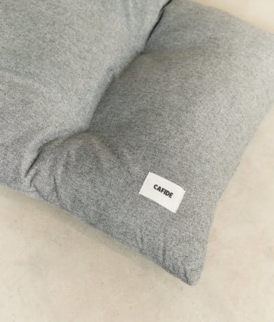 Zacht hondenkussen – Grijs – Wasbaar & anti-slip – Bela