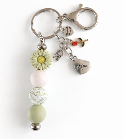 Sleutelhanger, tashanger met kralen met bloem | mom, love, thank you | groen | Moederdag