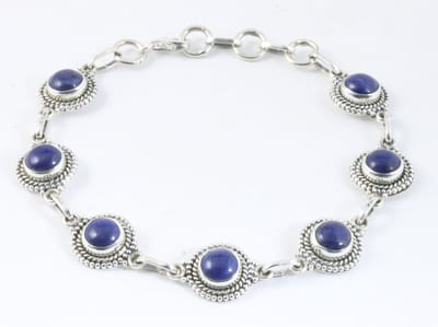 Bewerkte zilveren armband met lapis lazuli