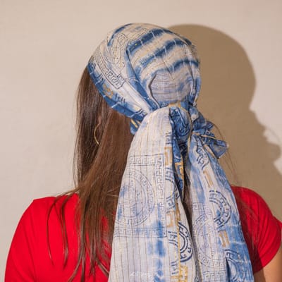 Nomad Sari Zomersjaal met Marbella-print - Blauw met goud (180x50cm)